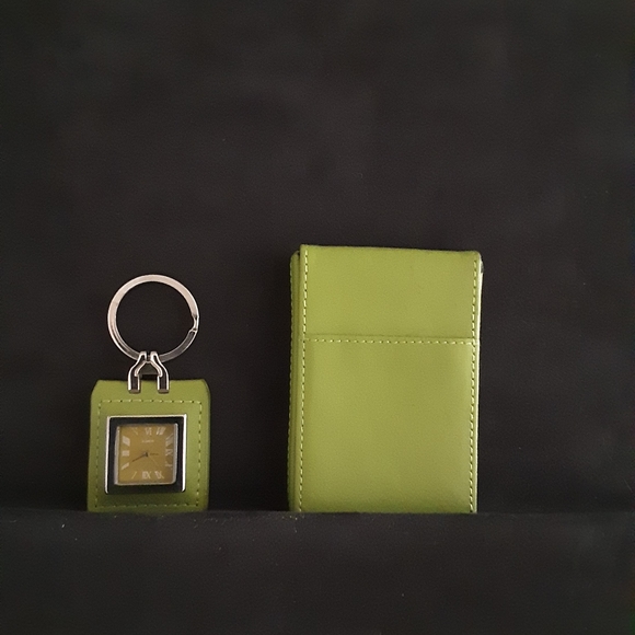 Key Chain Watch with Credit Card Holder - Picture 3 of 3
